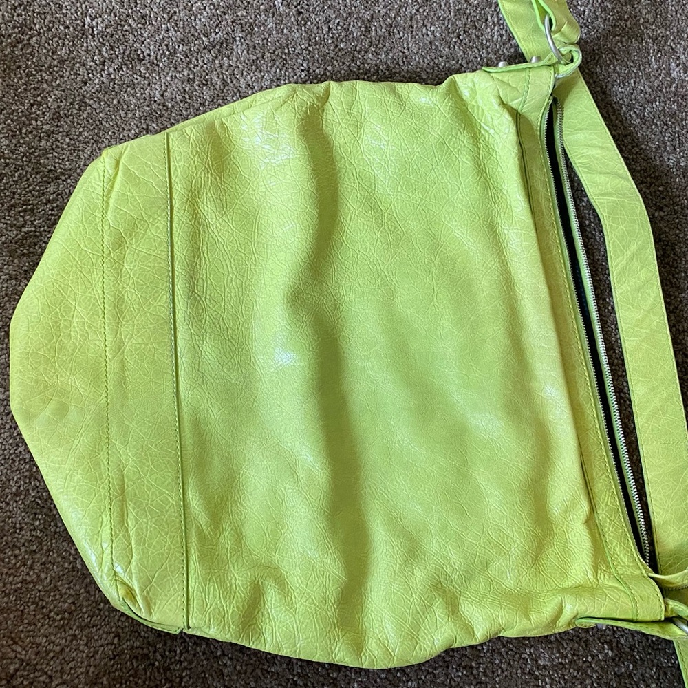 Balenciaga soft leather sling bag - Picture 4 of 4